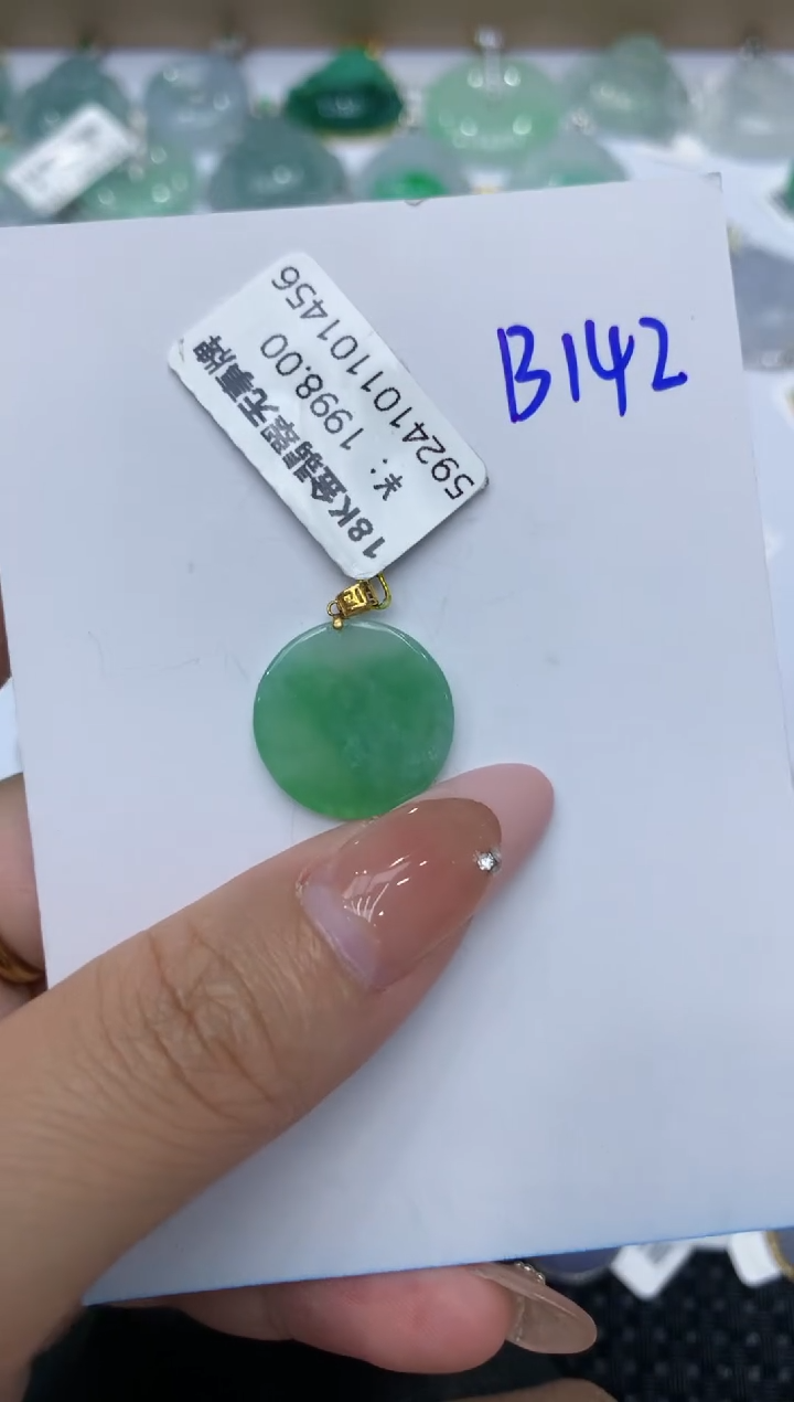 【闪购商品】翡翠颈饰18K金镶嵌8888888888