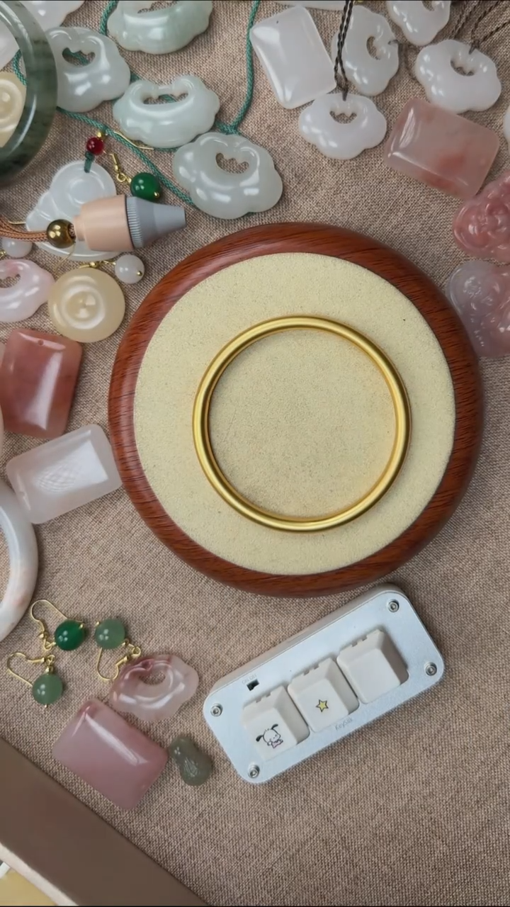 石英质玉手镯未镶嵌63.1金色叮当35g