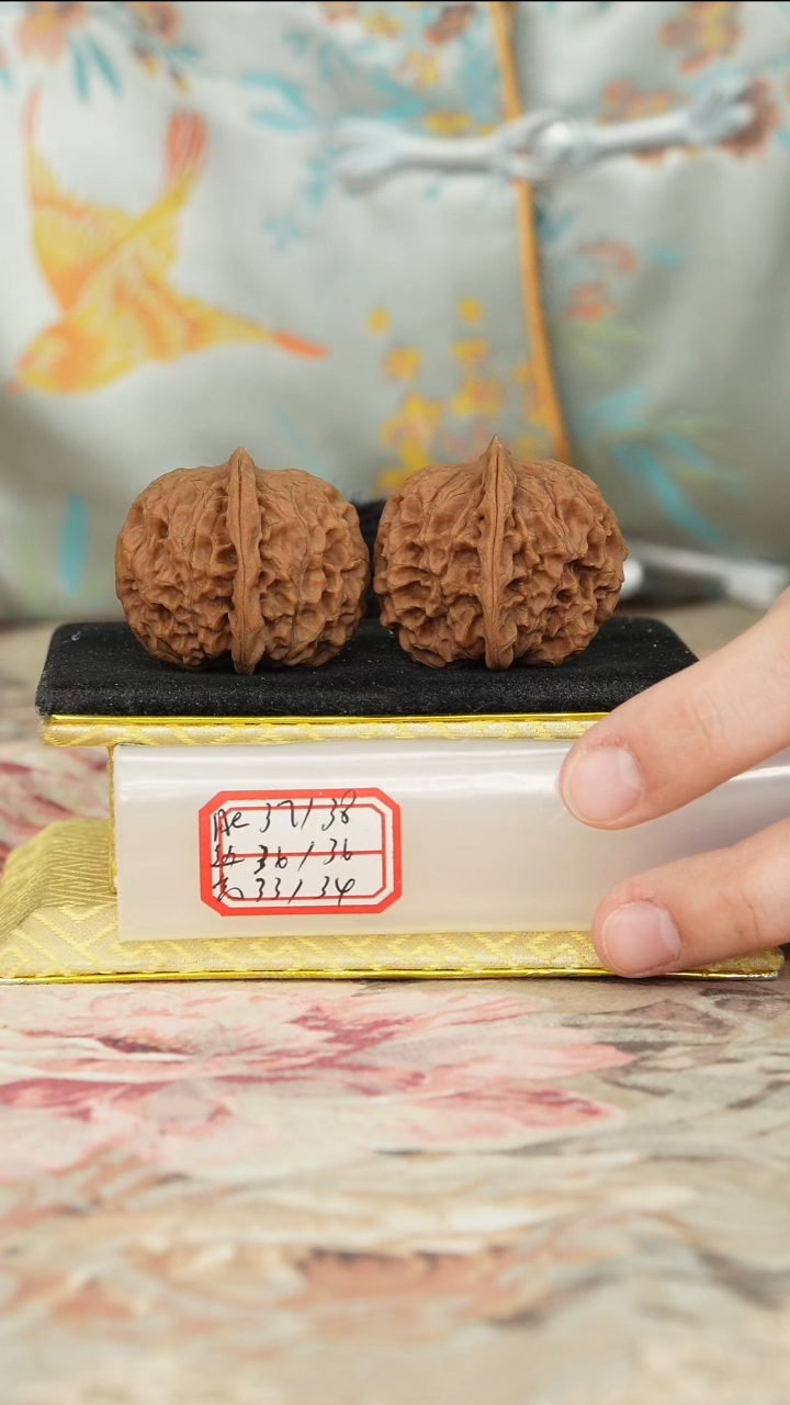 【闪购商品】文玩核桃把件非嫁接元宝