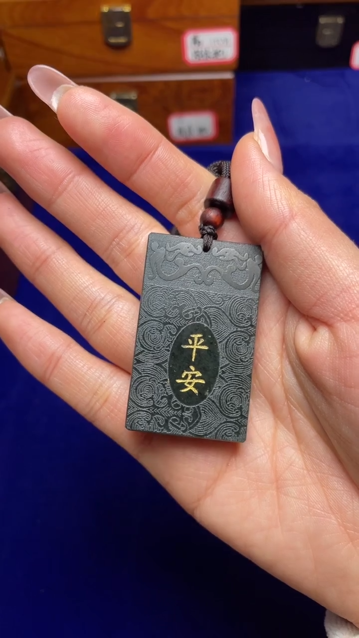 未镶嵌和田玉把件威***城和田玉