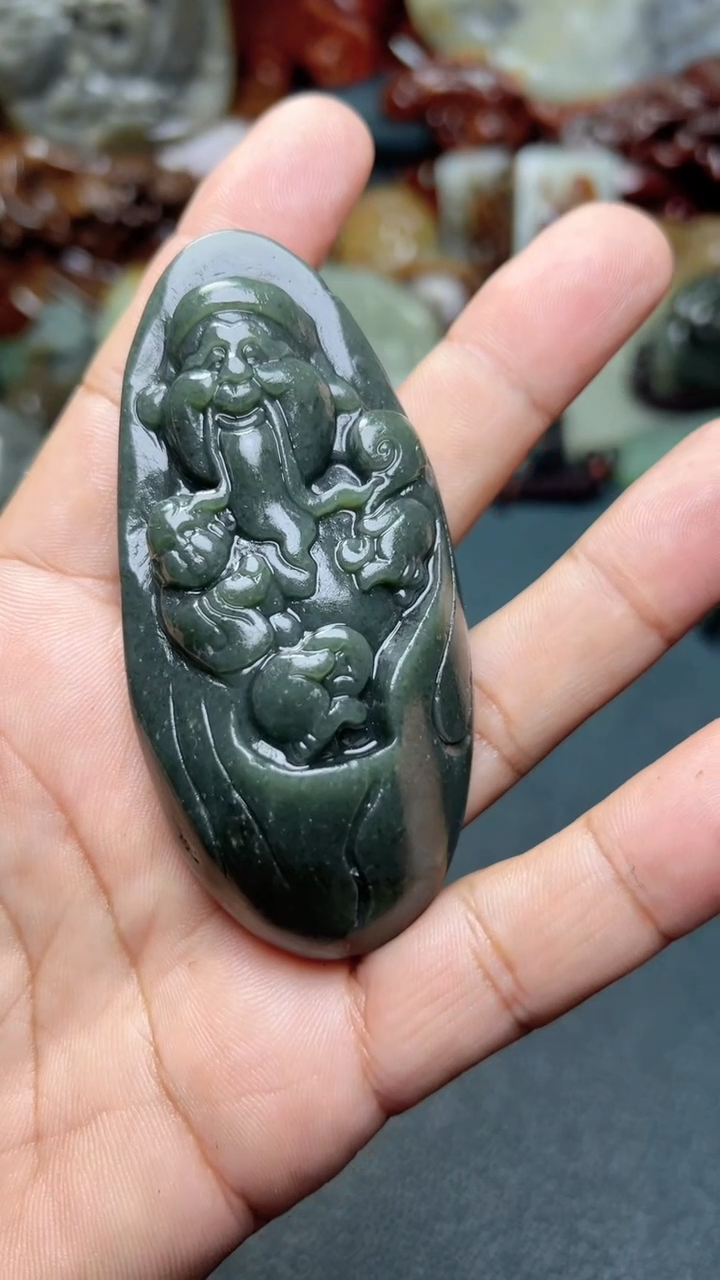 和田玉未镶嵌把件-