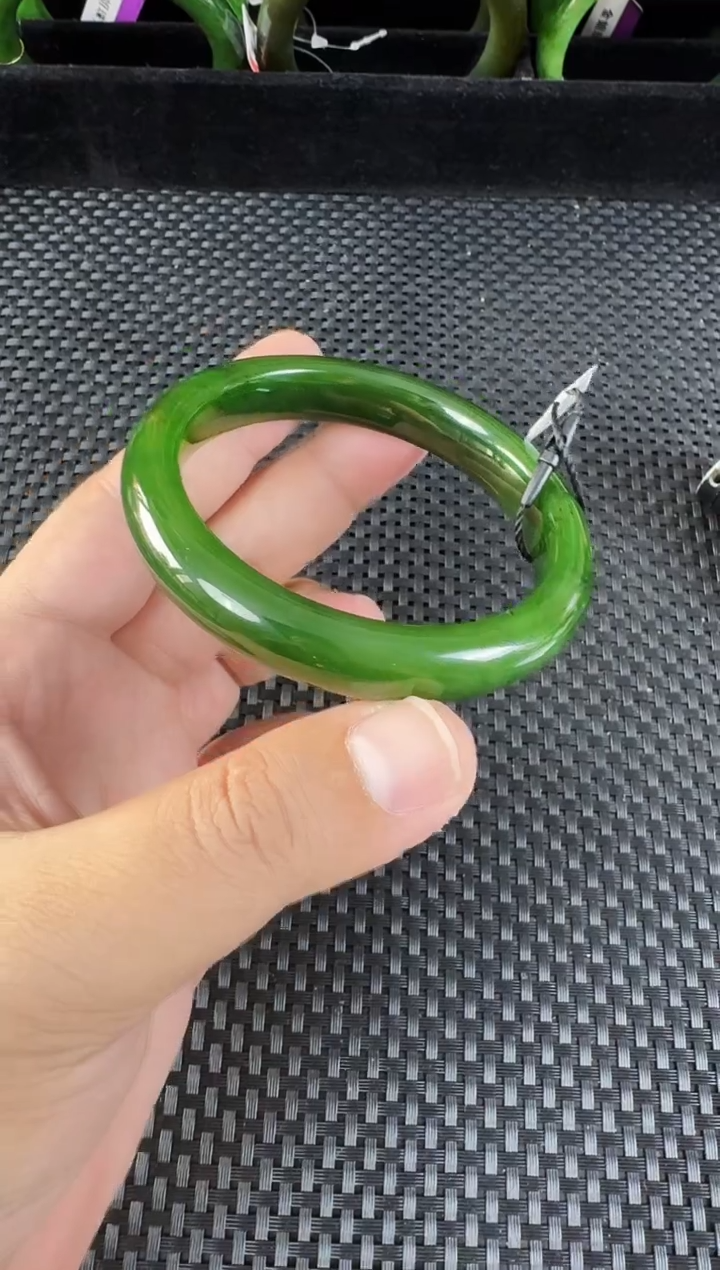 【闪购商品】和田玉（碧玉）手镯未镶嵌约61MM冰胶葡萄肉