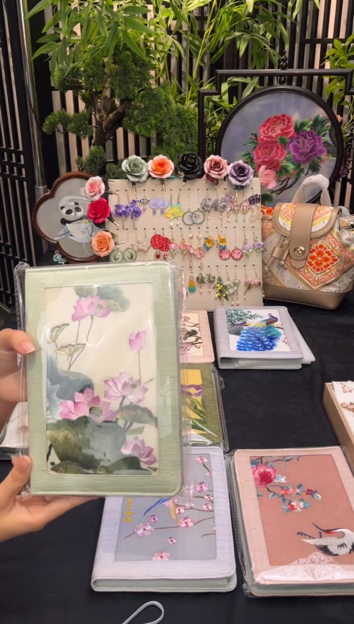 织绣吉**宝非遗苏绣手工饰品
