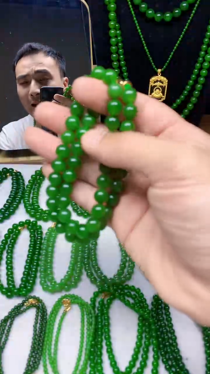 和田玉（碧玉）未镶嵌项链卡10的冰阳绿