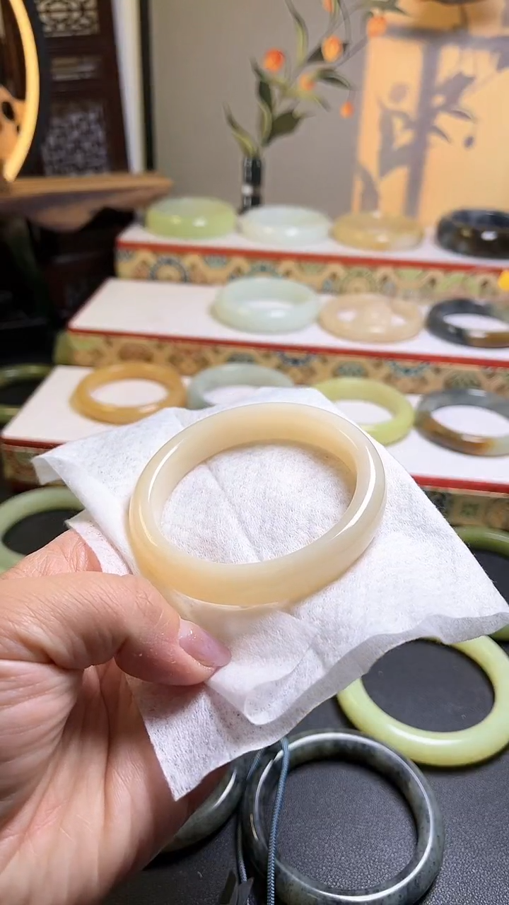 【闪购商品】和田玉手镯未镶嵌新疆且末粉