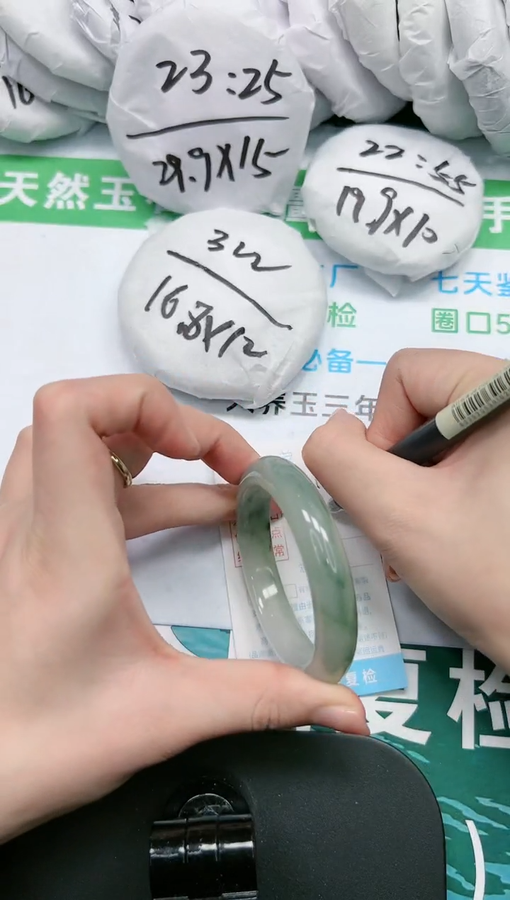 【闪购商品】石英质玉手镯未镶嵌K193-52