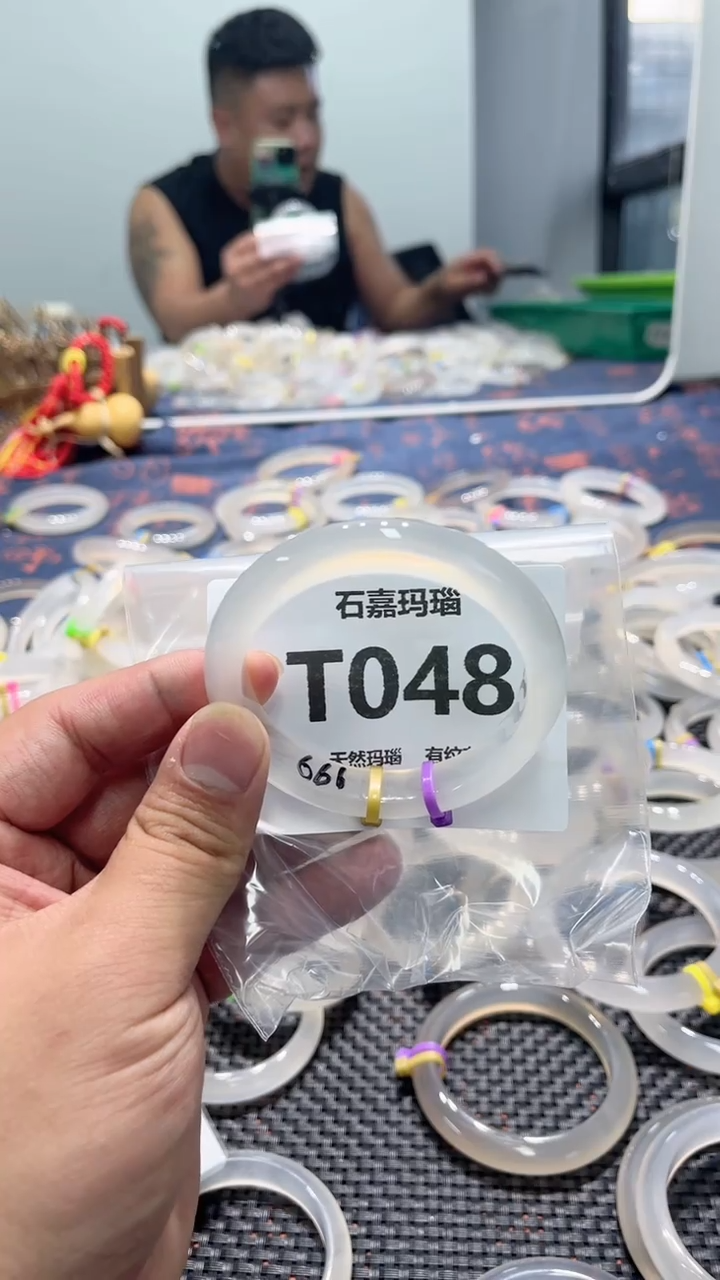 玛瑙/玉髓手镯未镶嵌T048