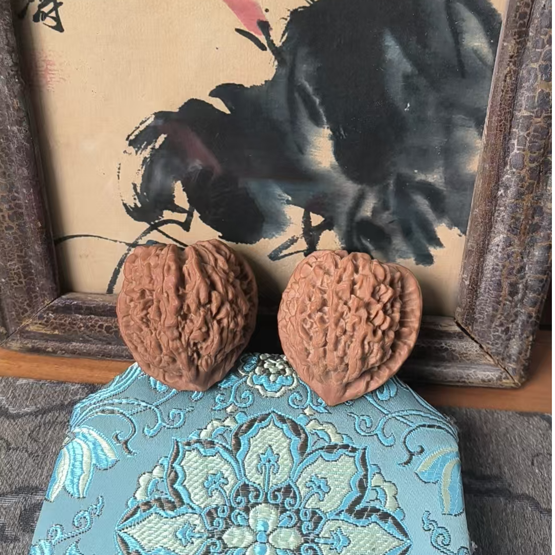 贰国风复古核桃手把件