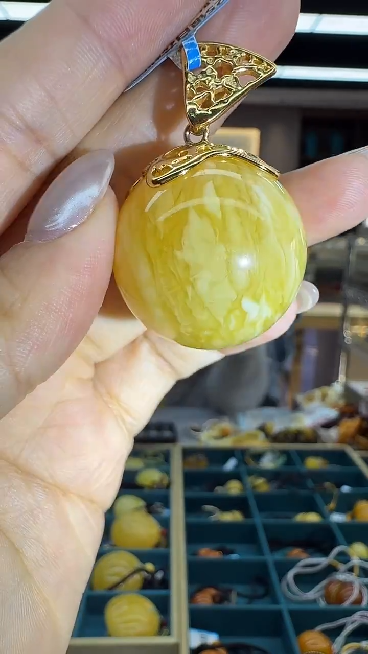 琥珀颈饰未镶嵌177秒拍号 假一罚三 