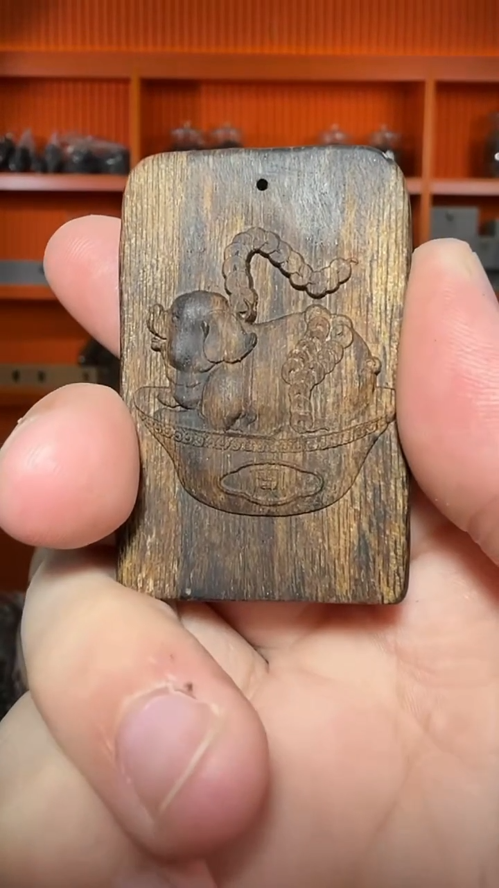 沉香吊坠325号生肖猪多样性发一