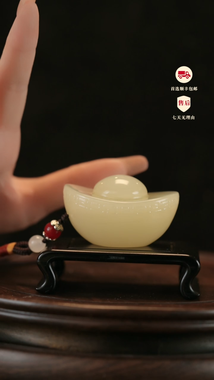 云南石竹叶青雕刻：元宝手把件摆件