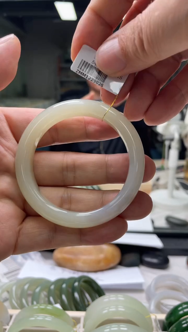 【闪购商品】和田玉手镯未镶嵌编码9026 圈口54-55