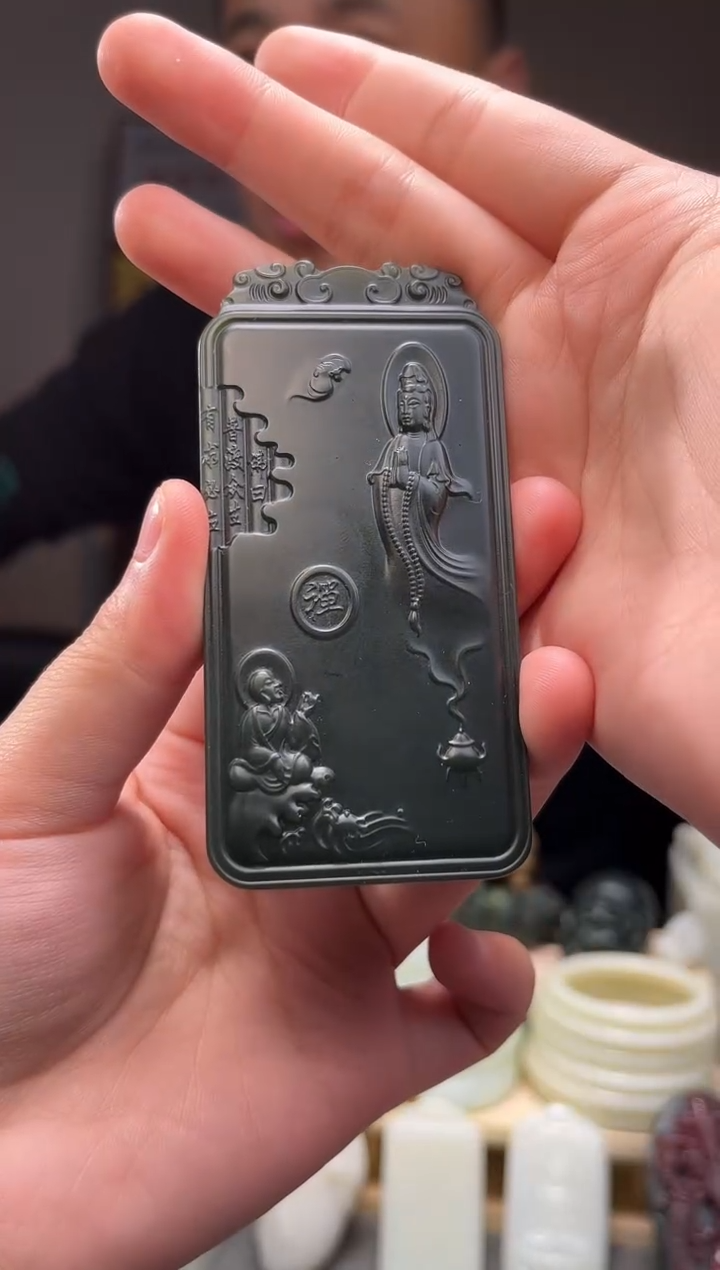 颈饰未镶嵌和田玉吊坠