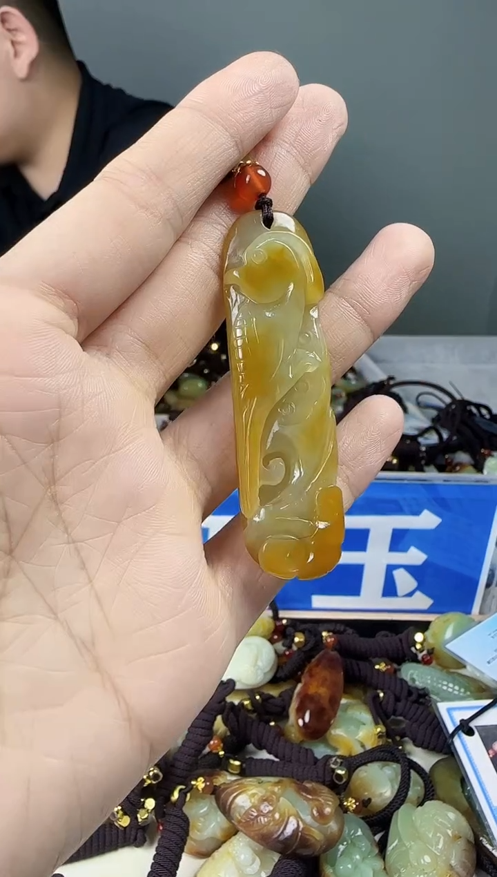 和田玉未镶嵌颈饰1