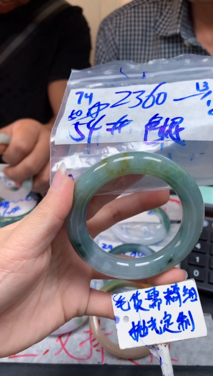 【闪购商品】定制翡翠未镶嵌74毛货需精细抛光手镯多样性拍一发一