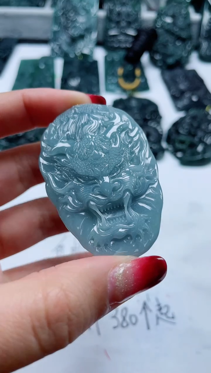 【闪购商品】翡翠颈饰未镶嵌            