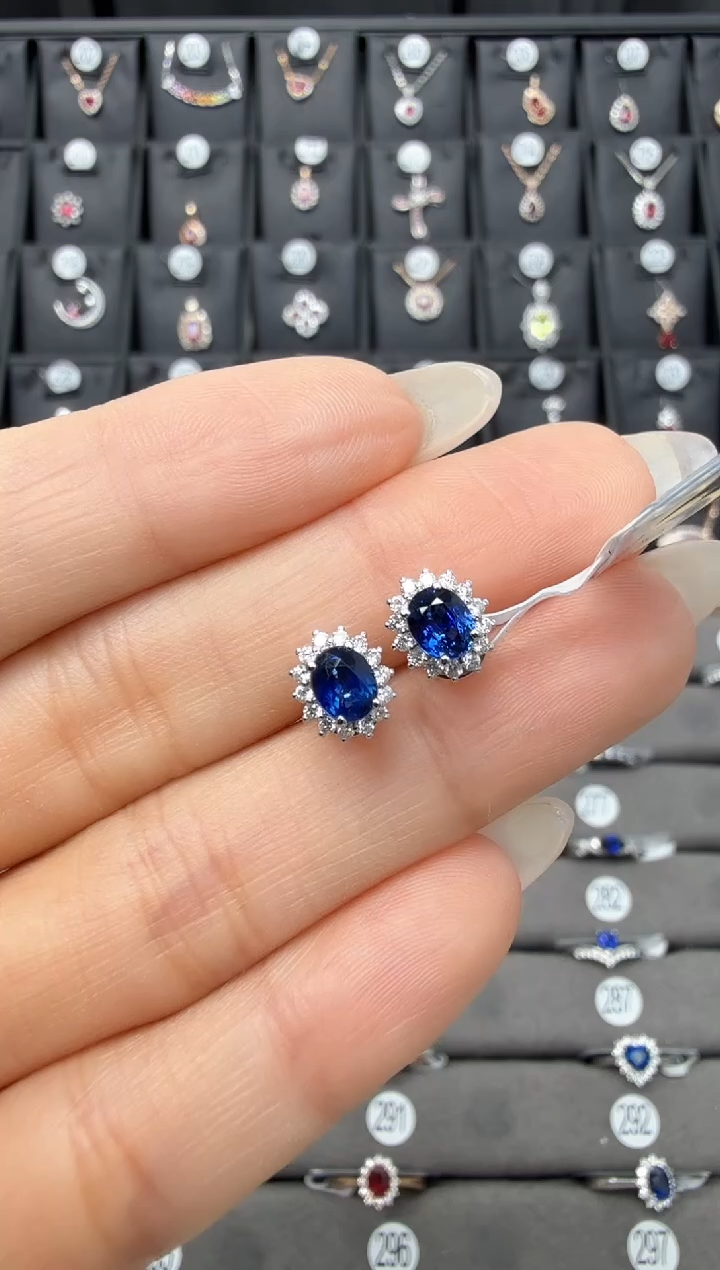 耳钉蓝宝石18K金镶嵌一对主石0.91克拉