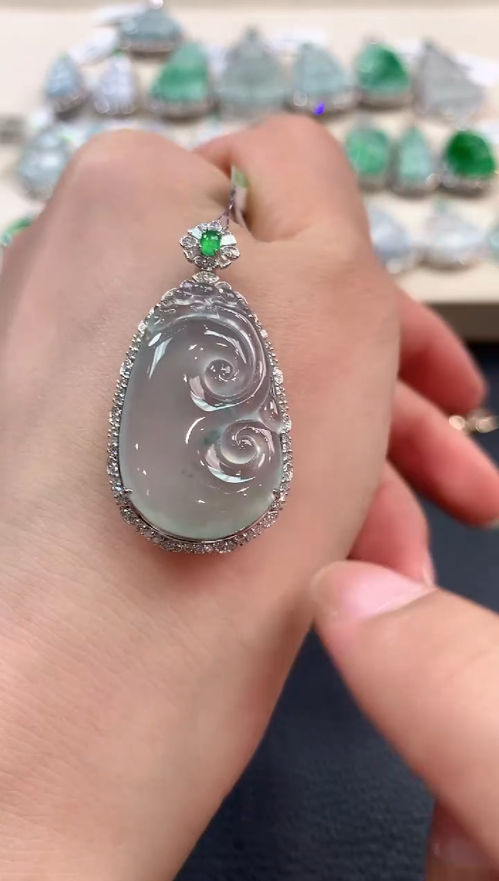 【闪购商品】翡翠吊坠(不含链)18K金镶嵌n61       