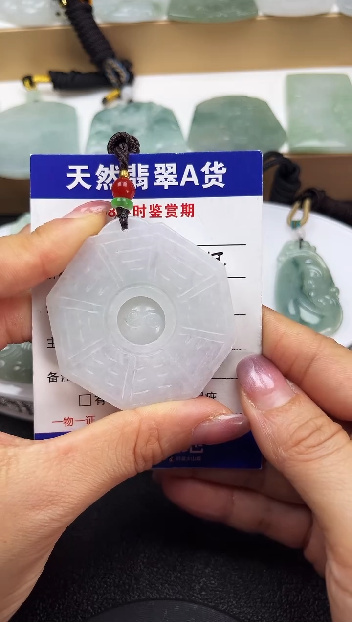 颈饰未镶嵌翡翠            