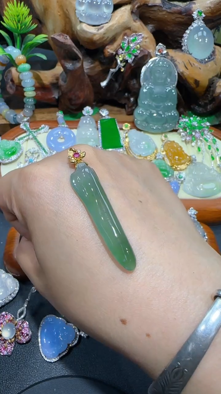 【闪购商品】翡翠吊坠(不含链)18K金镶嵌吊坠