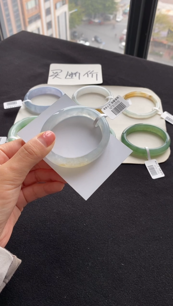 【闪购商品】翡翠手镯（贵妃镯）未镶嵌54贵妃--不退不换