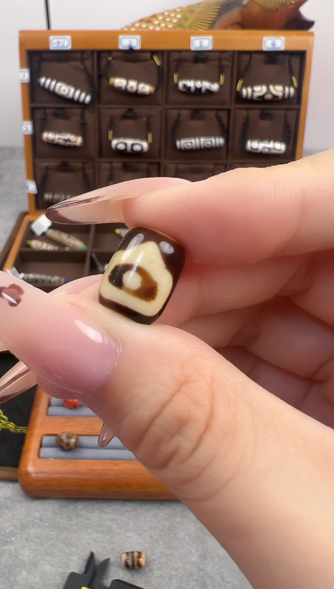 玛瑙/玉髓（覆膜）颈饰未镶嵌23.（微瑕）