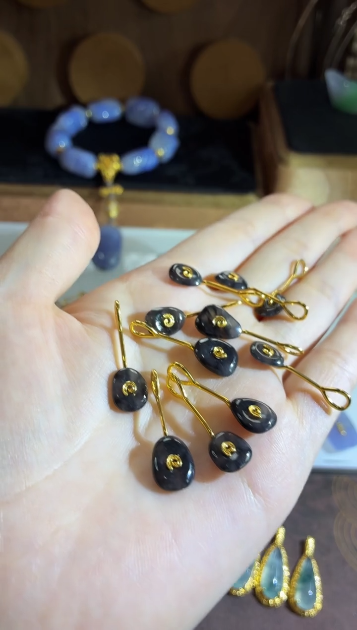 颈饰18K金镶嵌翡翠多样性发货 发其一