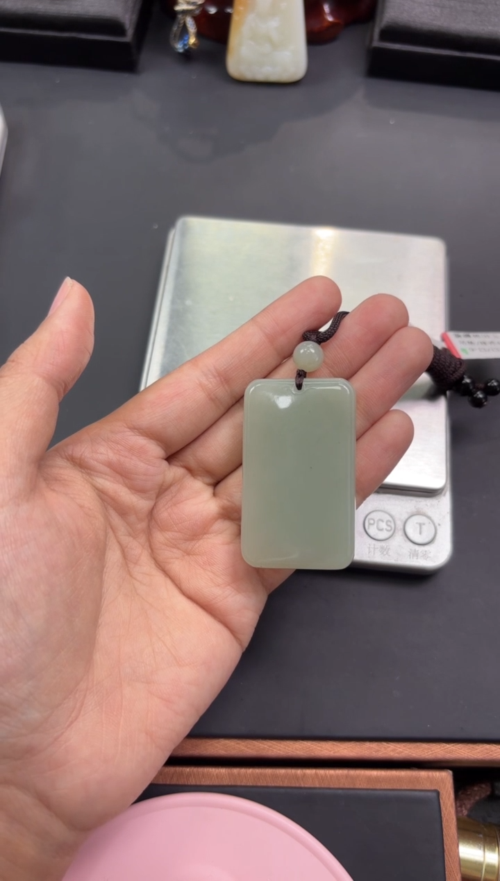 【闪购商品】和田玉吊坠(赠链)未镶嵌且末微色差近矿吊坠