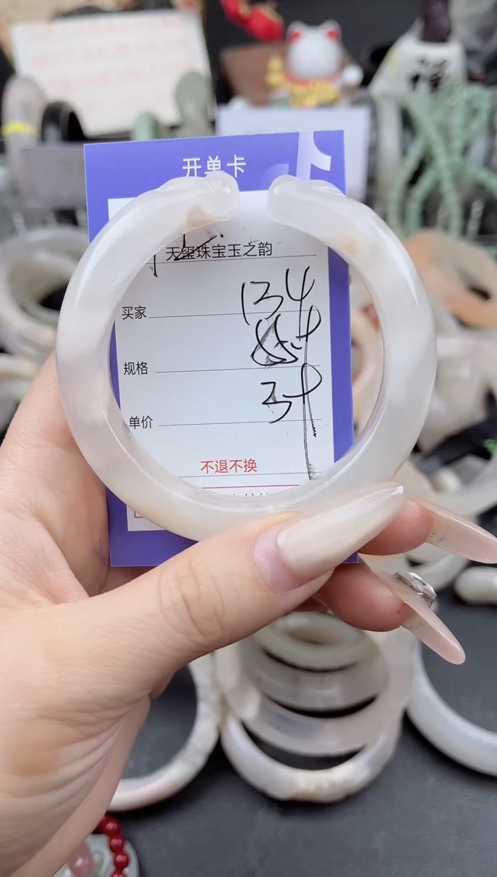 未镶嵌手镯石英质玉134