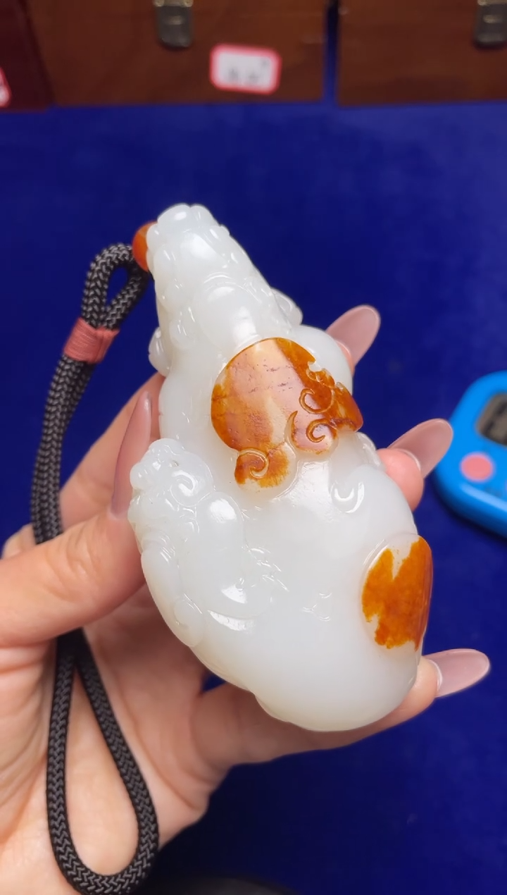 未镶嵌和田玉把件老*人和田玉