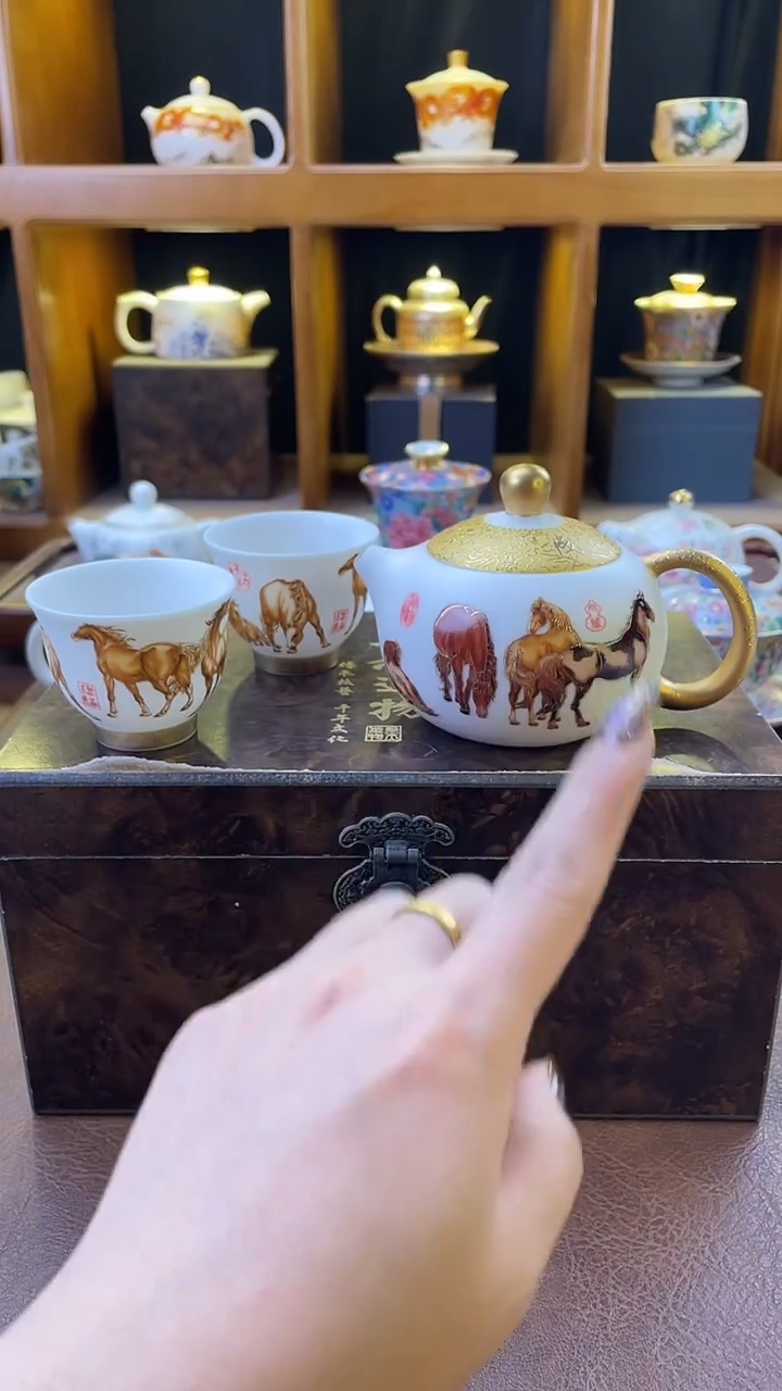 八骏图一壶（西施壶）二杯