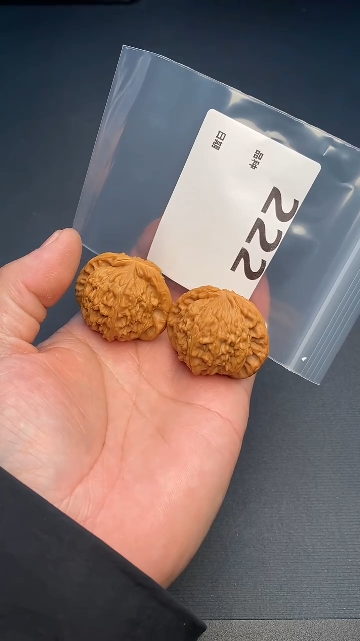 【闪购商品】文玩核桃吊坠222号43尺寸闷白