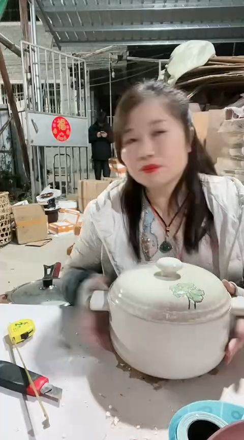 【闪购商品】瑕疵不圆2.5白锅带盖7300