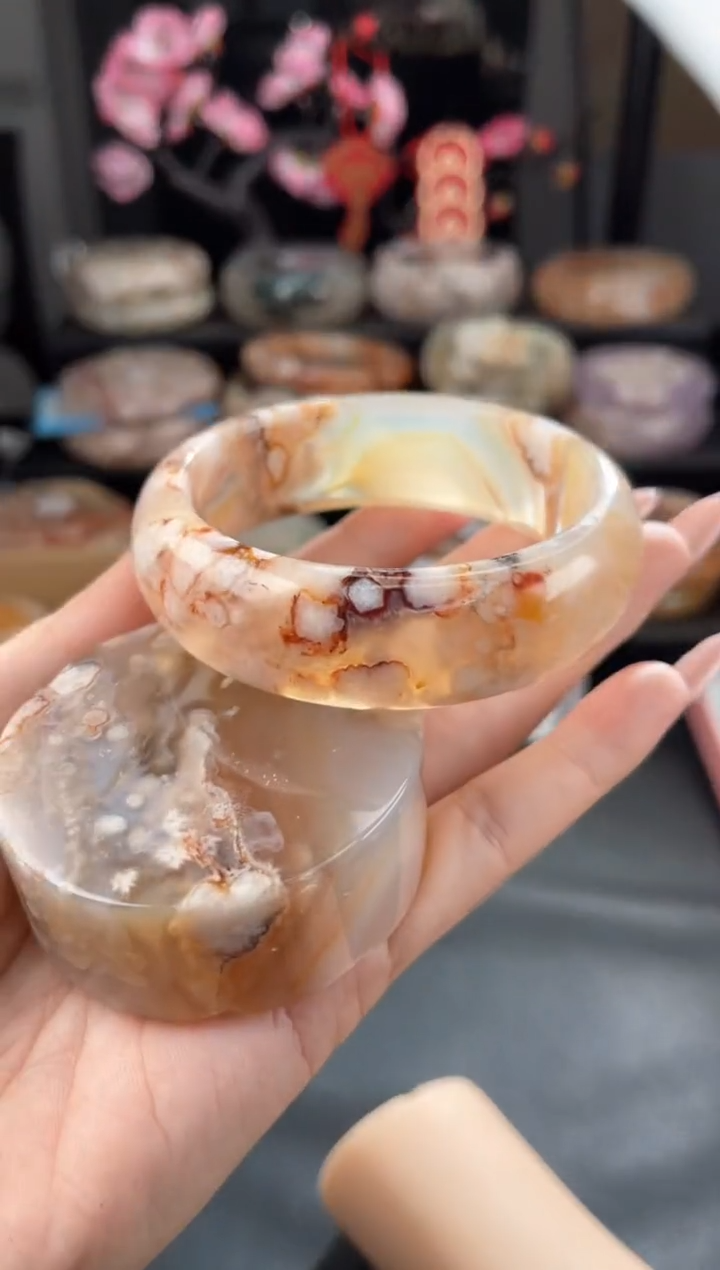 【闪购商品】石英质玉手镯未镶嵌59