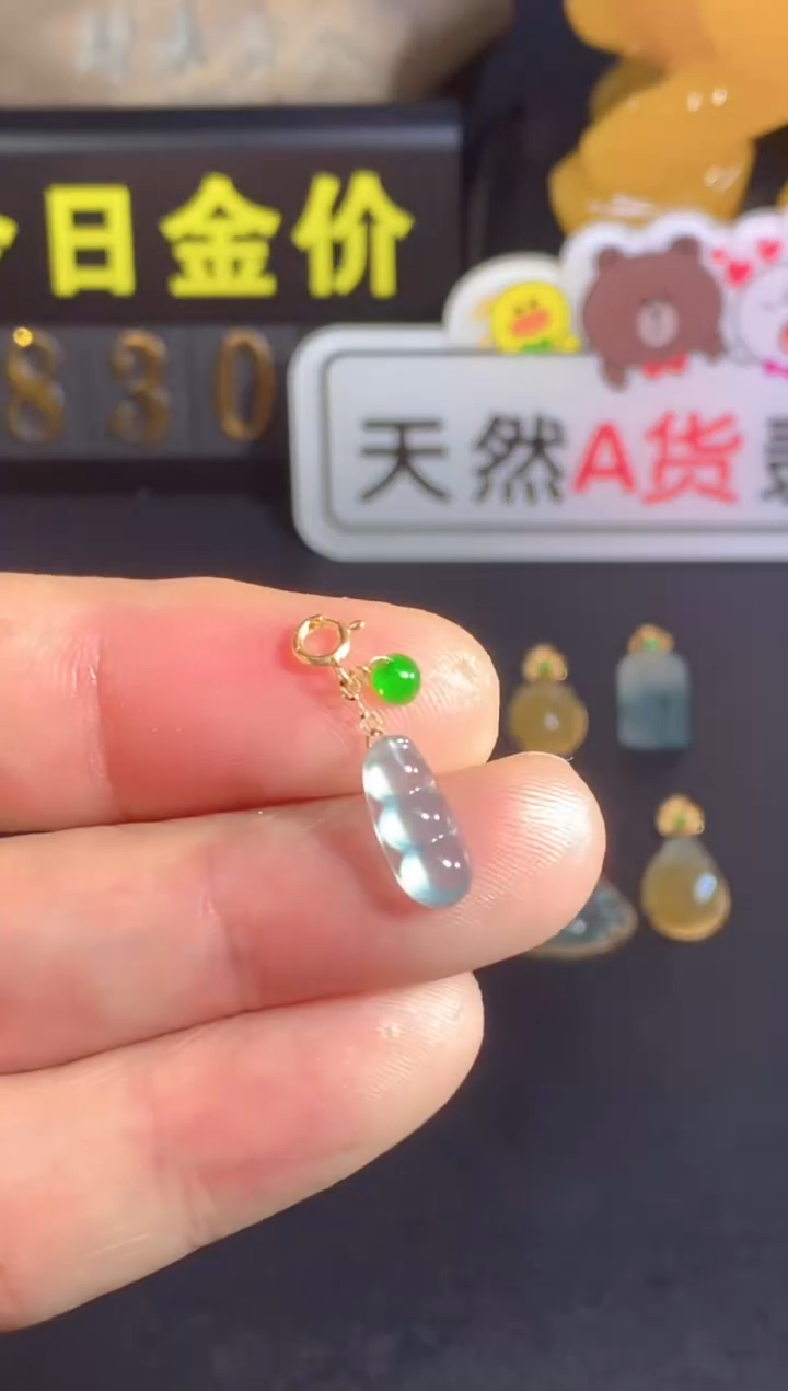 颈饰18K金镶嵌翡翠    