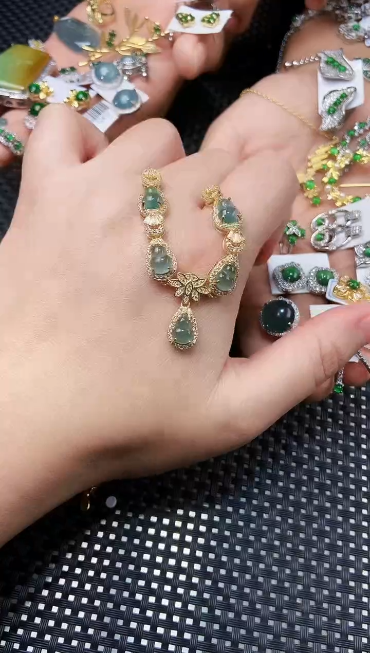 【闪购商品】翡翠颈饰未镶嵌111111111