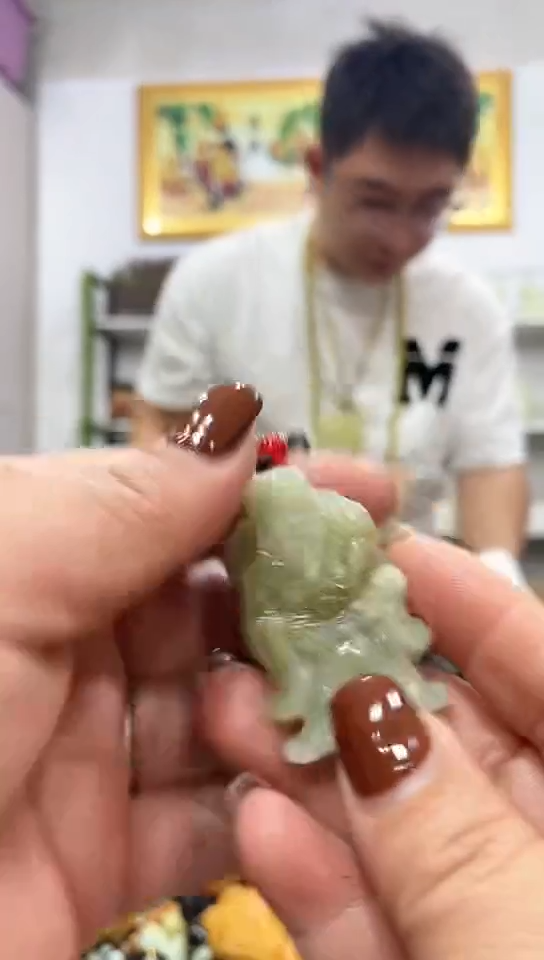 未镶嵌蛇纹石玉吊坠   