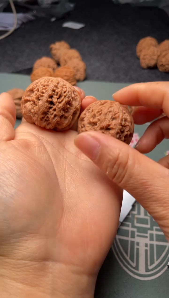 把件文玩核桃w171  龙洞玉 39尺