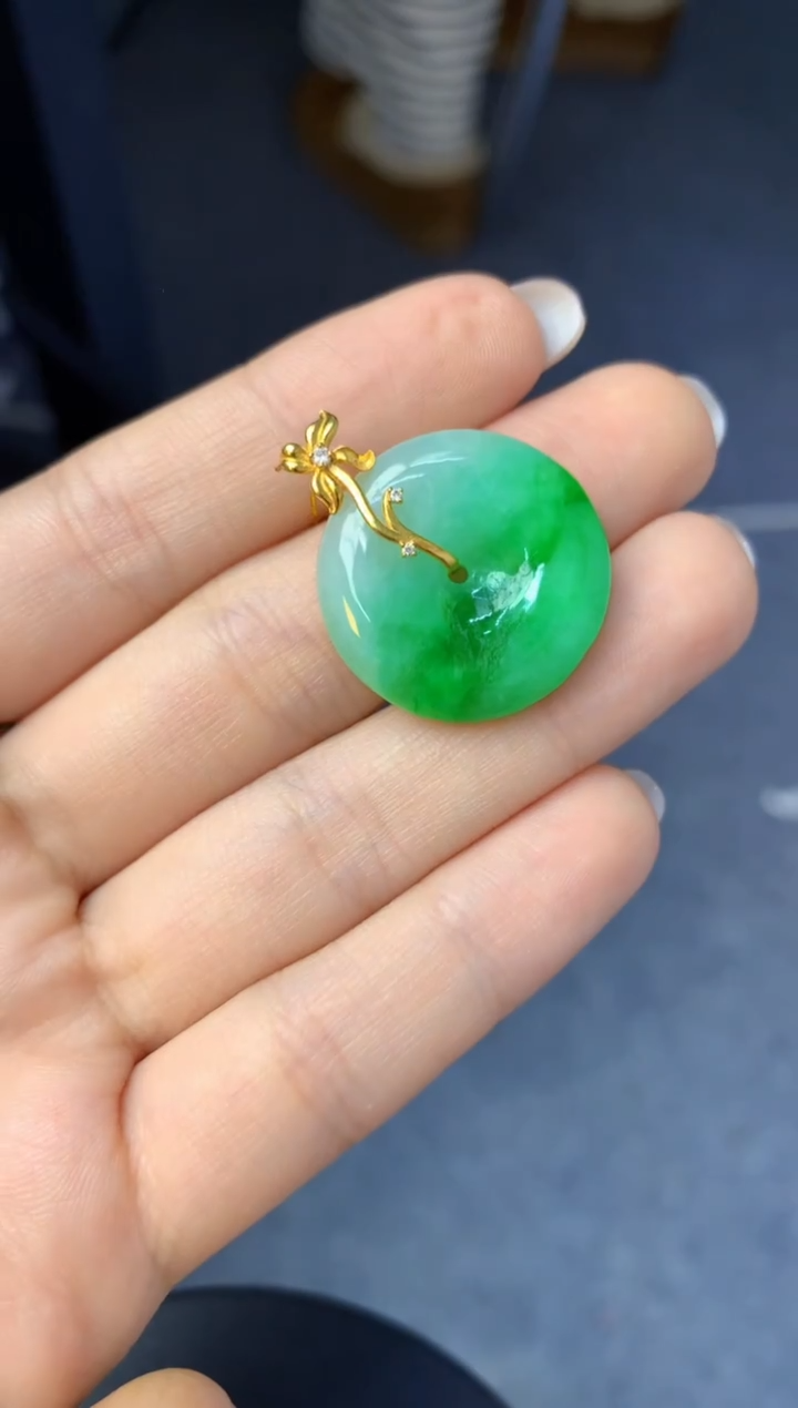 颈饰18K金镶嵌翡翠天然缅甸a货翡翠百元以上9元证书费自理