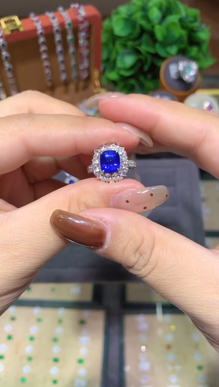 戒指蓝宝石18K金镶嵌2.64ct