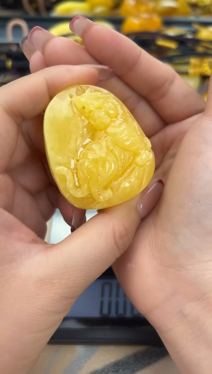 【闪购商品】琥珀裸石未镶嵌蜜蜡吊坠