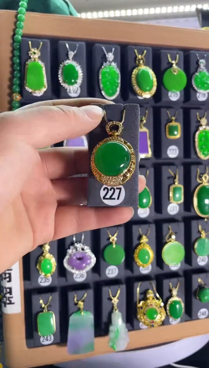 【闪购商品】翡翠耳饰银S925镶嵌227....