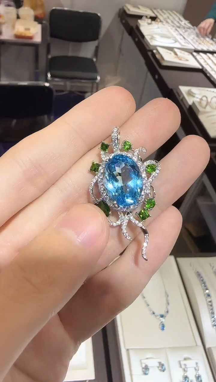 【闪购商品】托帕石颈饰银S925镶嵌13*18mm设计款