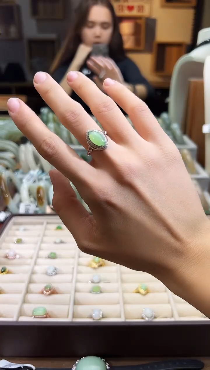 未镶嵌戒指和田玉黑羊洞戒指