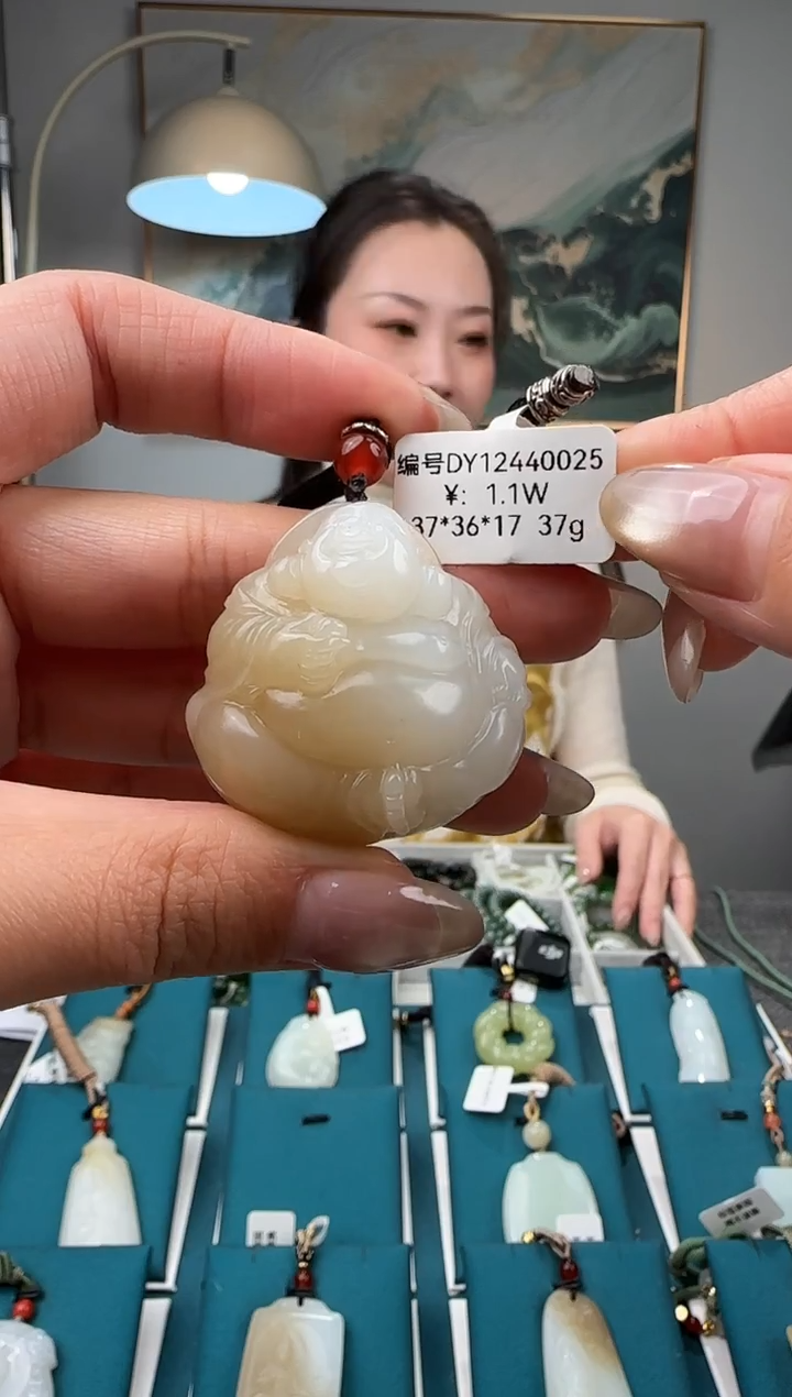 颈饰未镶嵌和田玉吊坠 DY