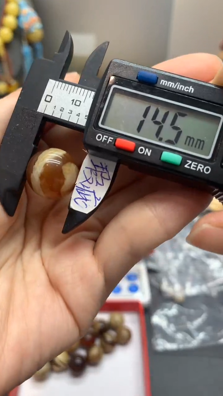 未镶嵌琥珀珠宝奇石800