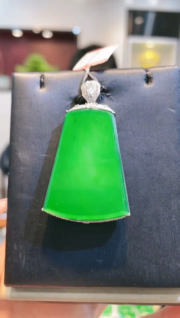 【闪购商品】翡翠颈饰18K金镶嵌A60天然A货翡翠吊坠
