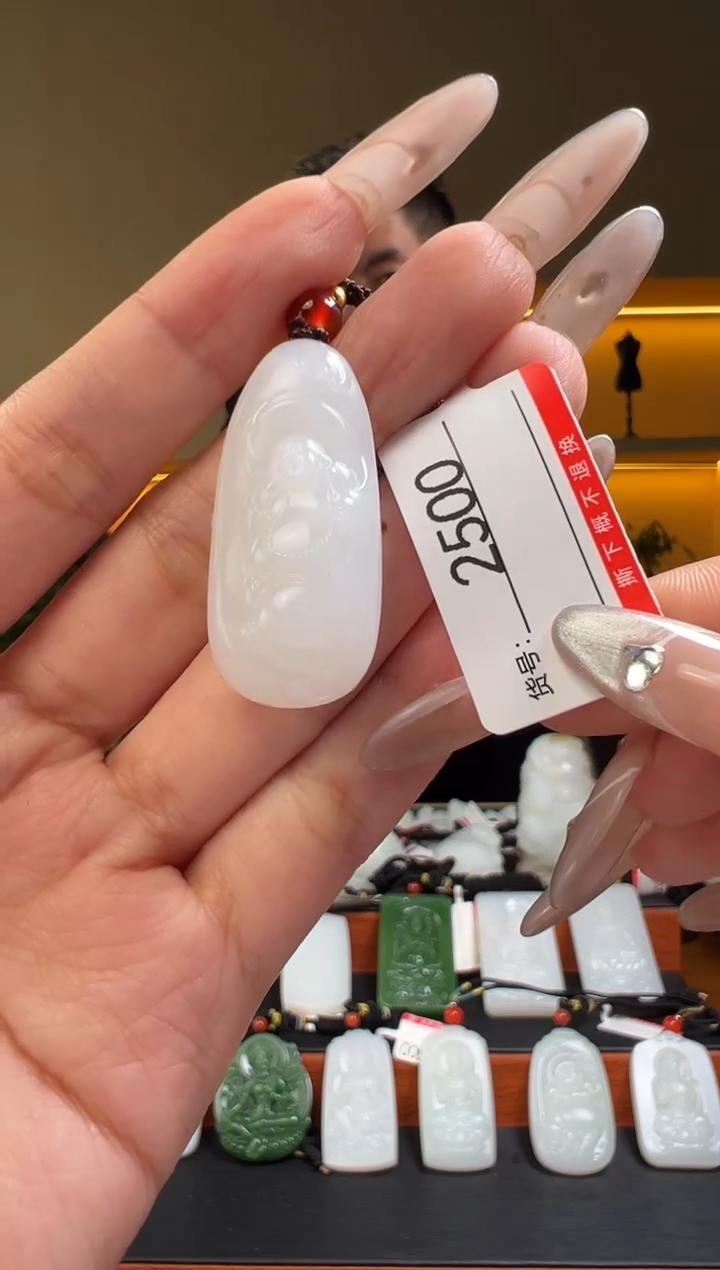 颈饰未镶嵌和田玉1