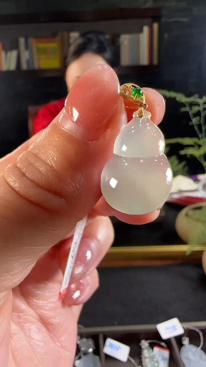 【闪购商品】翡翠吊坠(不含链)18K金镶嵌天然缅甸翡翠冰葫芦吊坠