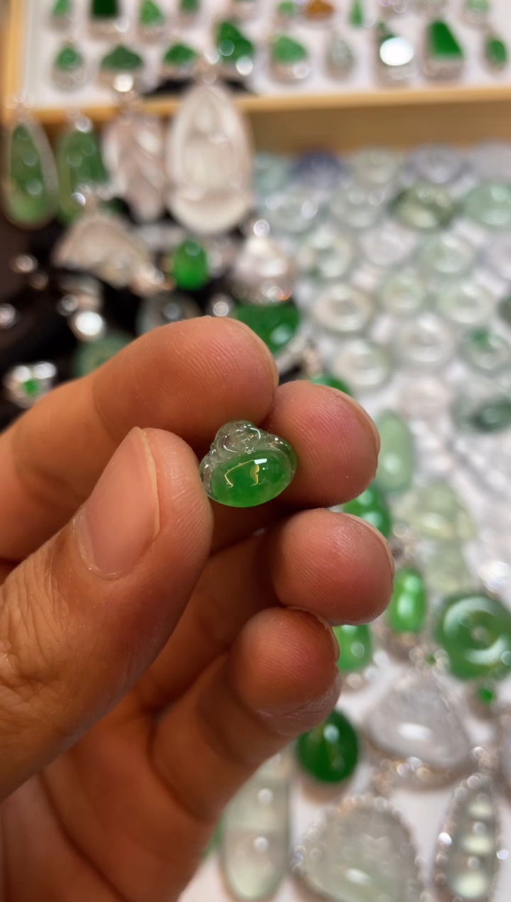 【闪购商品】翡翠吊坠(不含链)未镶嵌佛公